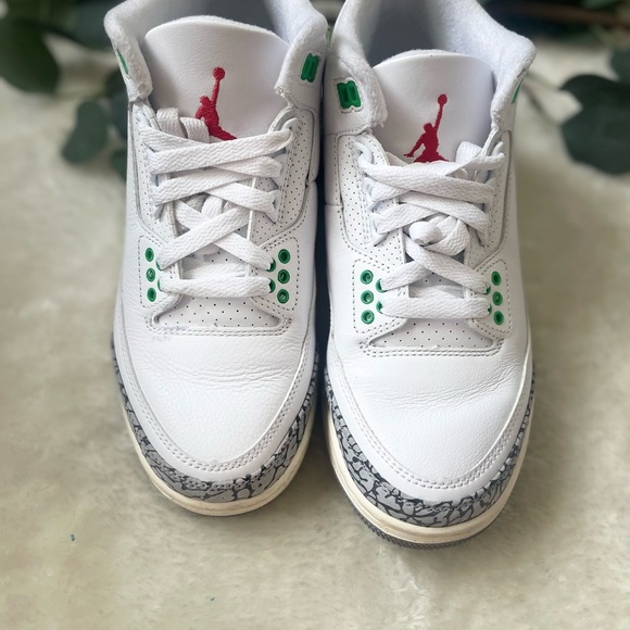 Jordan 3 Retro White and Green Sneakers with Classic Design - Picture 12 of 12